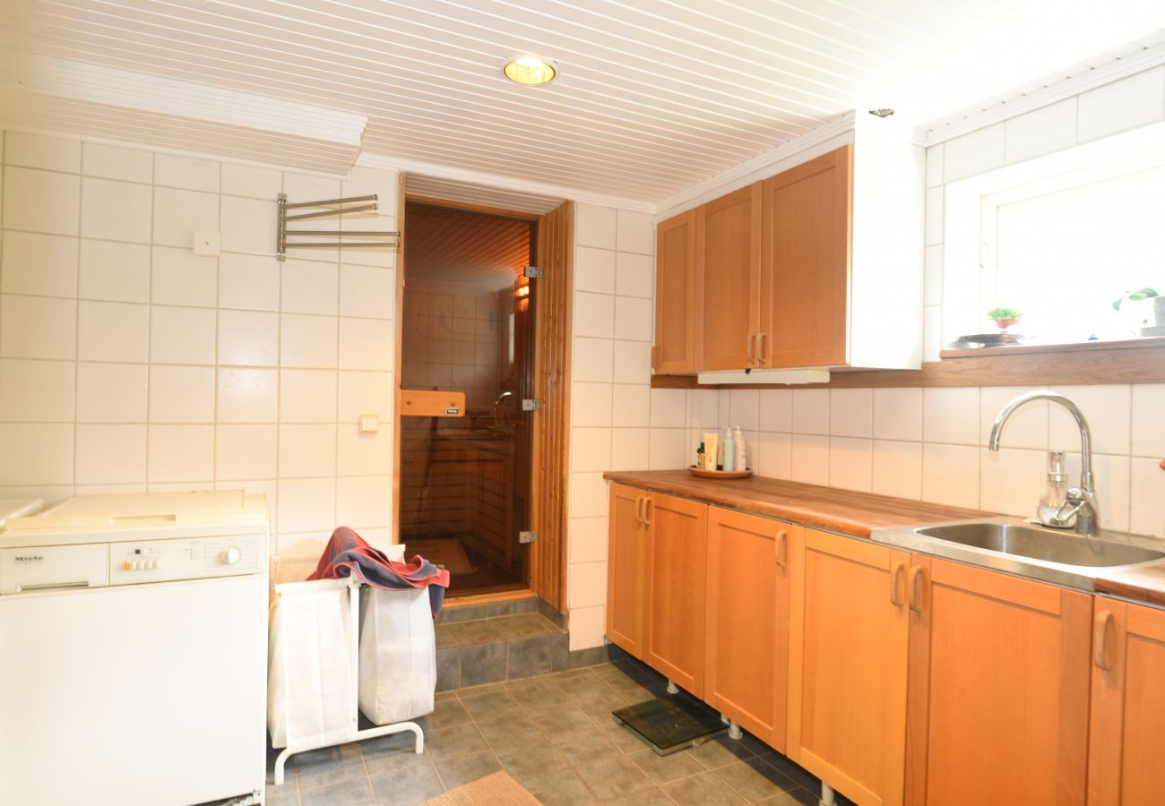House in Uddevalla - Nice holiday home  in central Uddevalla with sauna | SE09025
