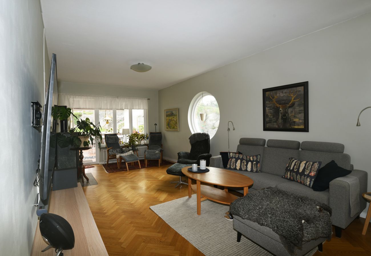 House in Uddevalla - Nice holiday home  in central Uddevalla with sauna | SE09025