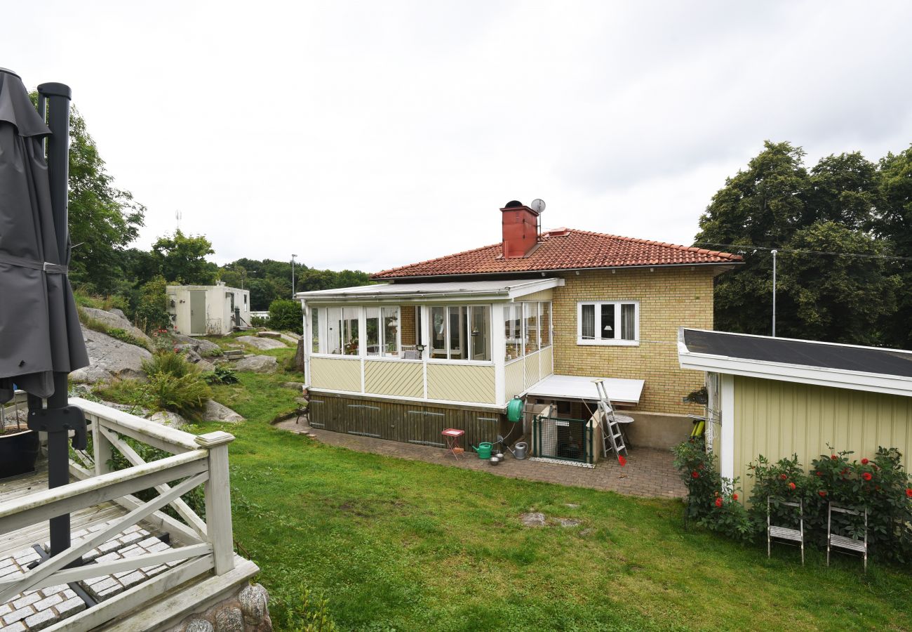 House in Uddevalla - Nice holiday home  in central Uddevalla with sauna | SE09025