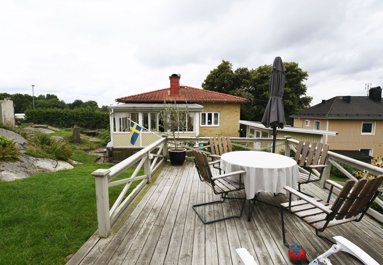 House in Uddevalla - Nice holiday home  in central Uddevalla with sauna | SE09025