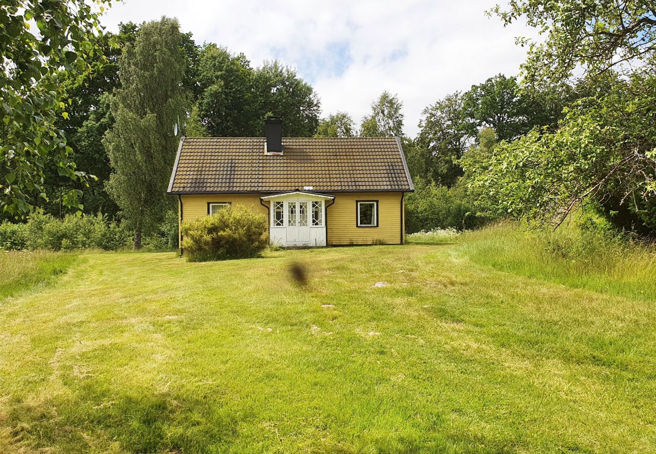 House in Fegen - Cozy holiday home in Fegen, Halland, near lake | SE02034