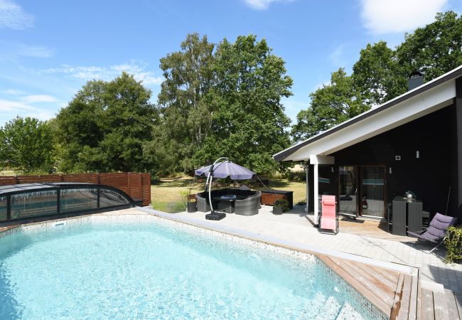  in Löttorp - Nice holiday home with outdoor pool in Löttorp, Öland | SE04008