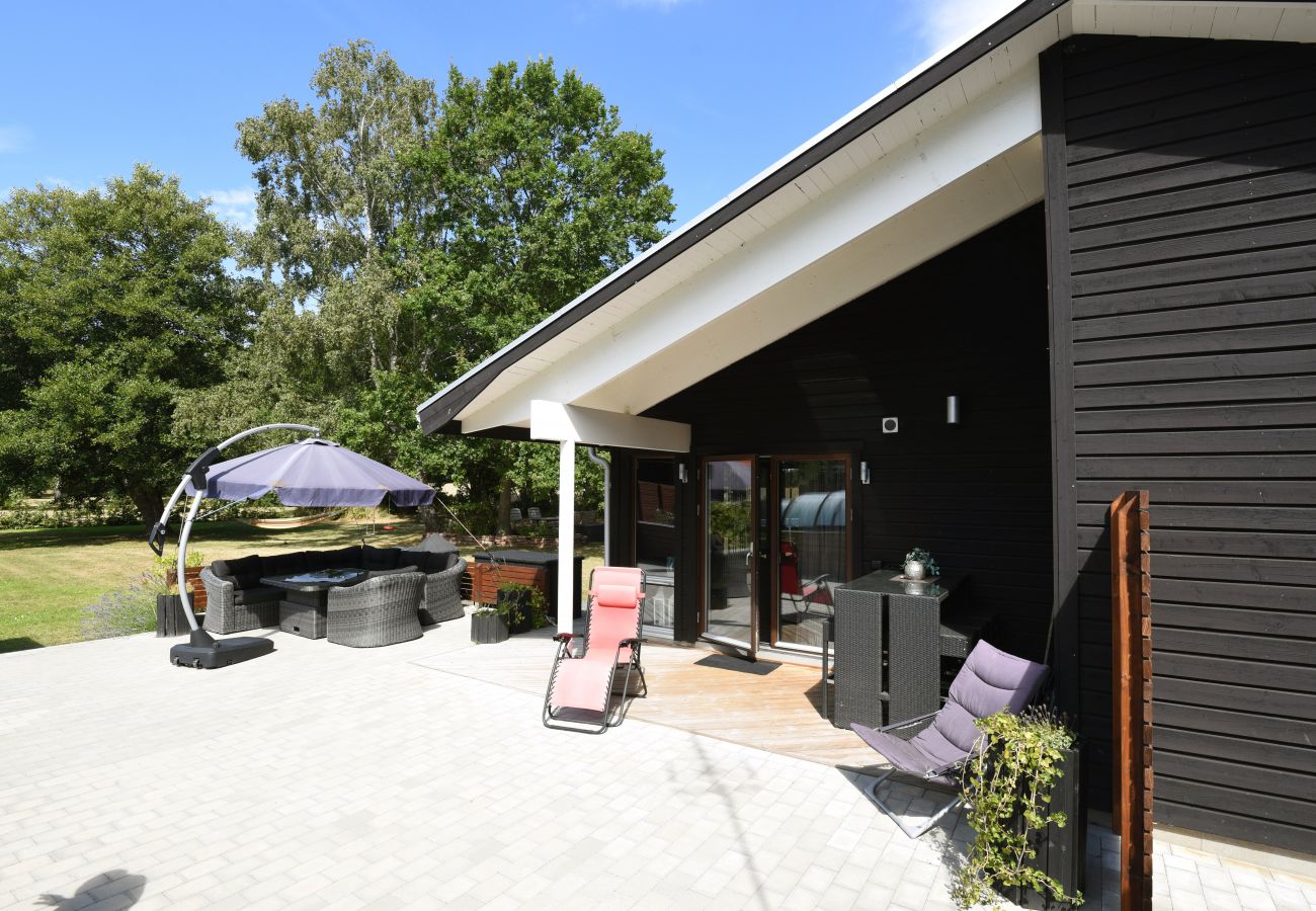 House in Löttorp - Nice holiday home with outdoor pool in Löttorp, Öland | SE04008