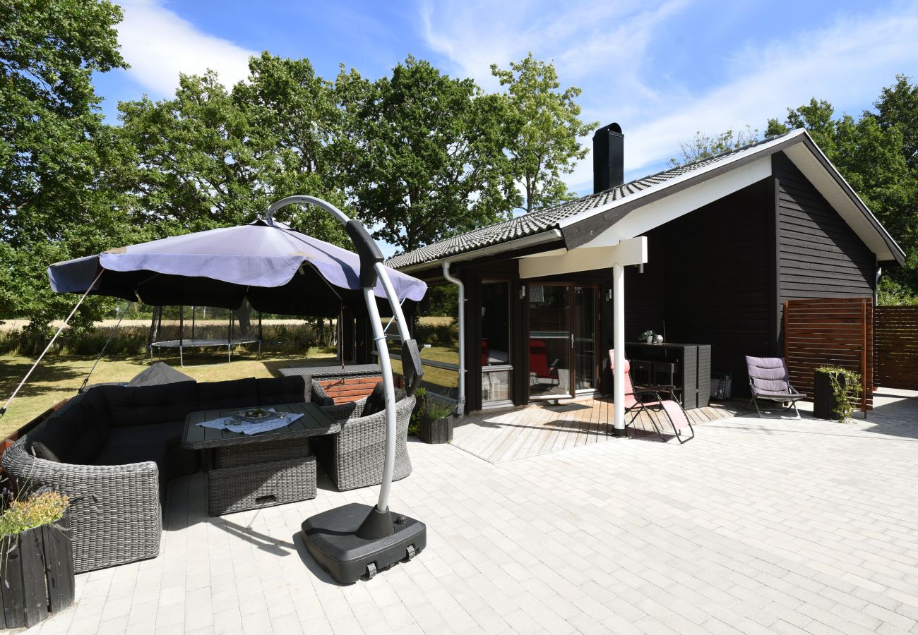 House in Löttorp - Nice holiday home with outdoor pool in Löttorp, Öland | SE04008