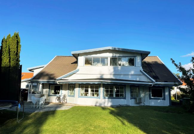 House in Motala - Luxury house in Motala with heated pool | SE10014