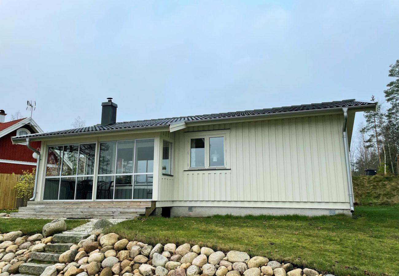 House in Vaggeryd - Cottage with lake plot and panoramic view of lake Fängen, Vaggeryd | SE07026