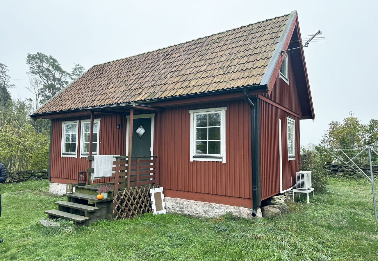 House in Färjestaden - Cozy holiday house on Öland near family-friendly beaches | SE04012