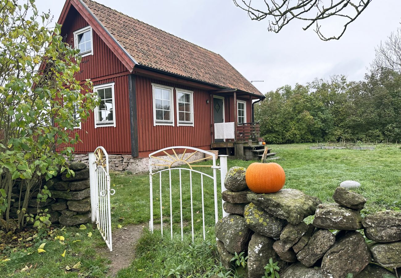 House in Färjestaden - Cozy holiday house on Öland near family-friendly beaches | SE04012