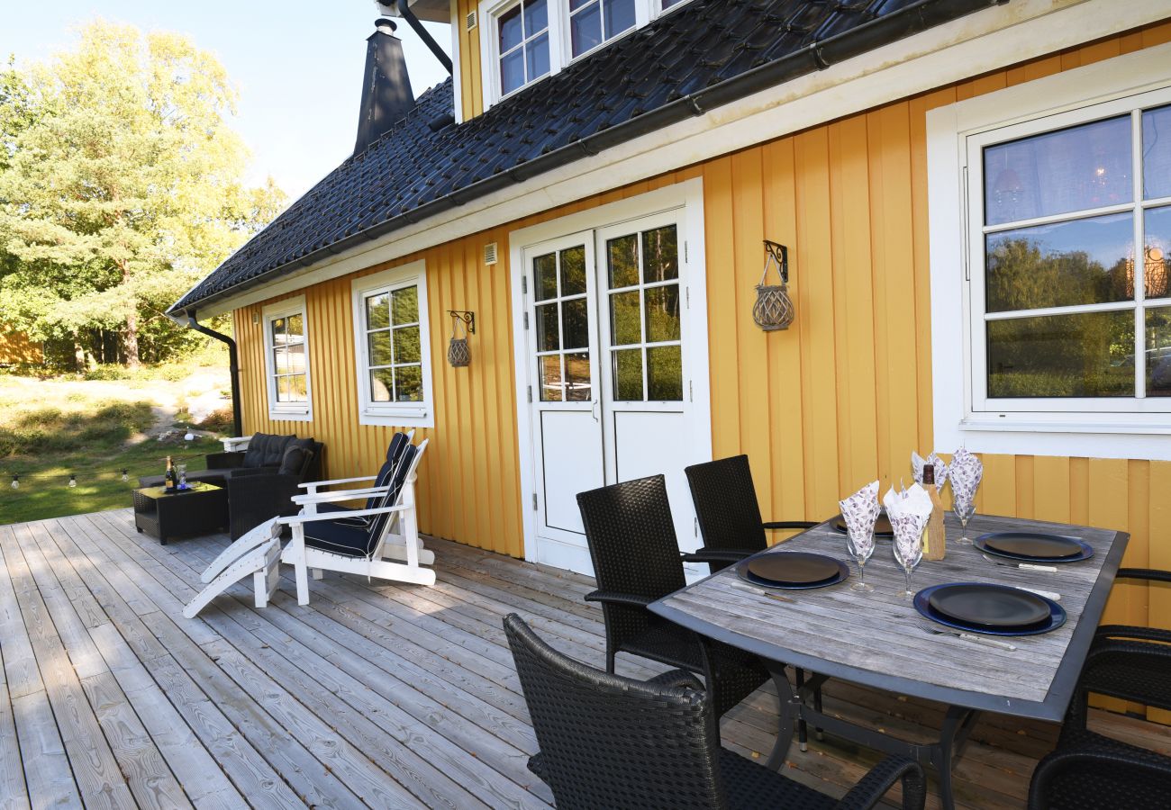 House in Svanesund - Fresh and cozy villa with wood-fired jacuzzi and sauna | SE09026 Svanesund/Orust.