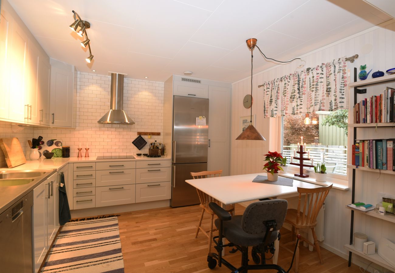 House in Öjersjö - Holiday home near Gothenburg and hiking trails | SE08041