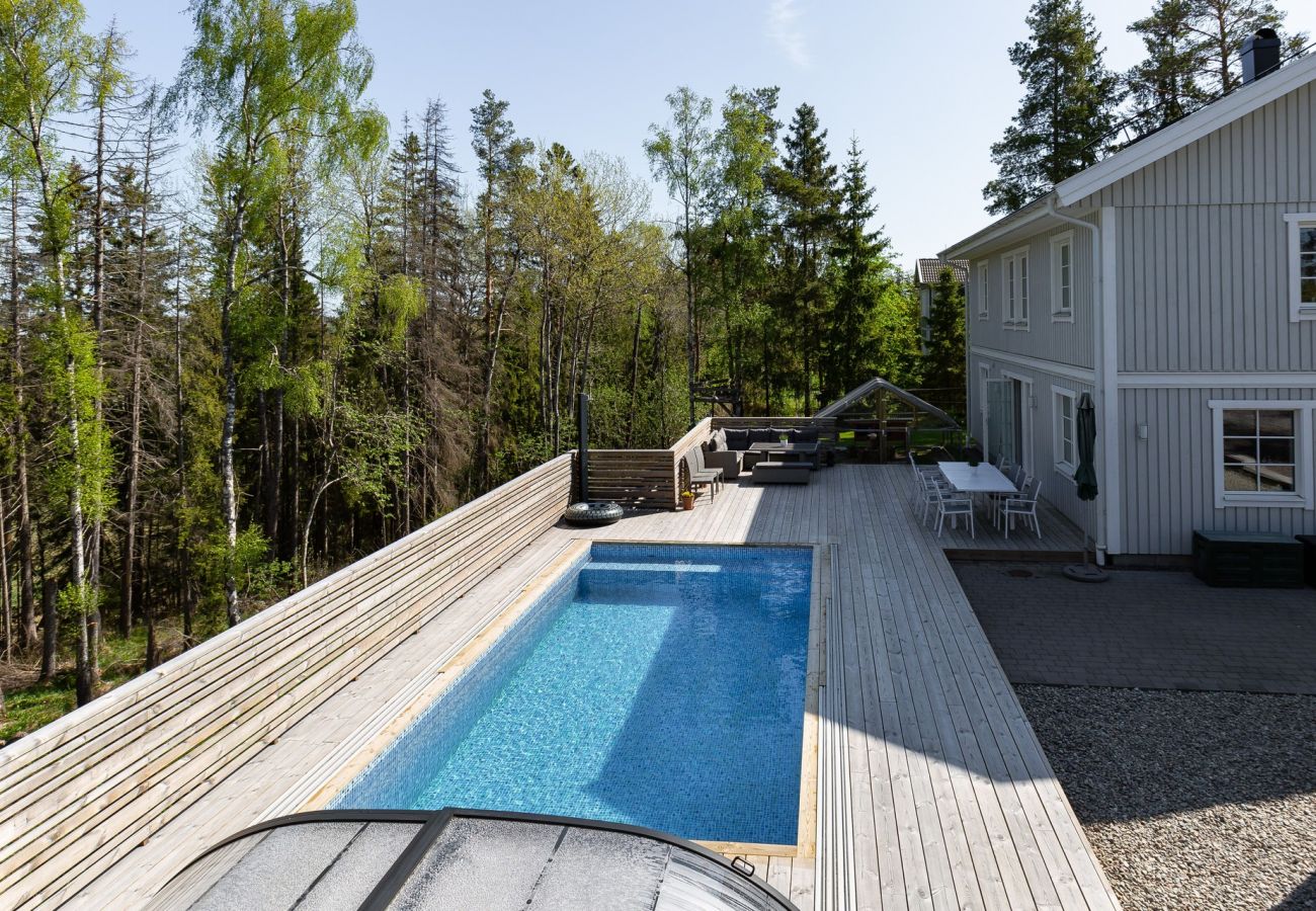 House in Vega - Spacious accommodation near Stockholm with heated pool | SE13013