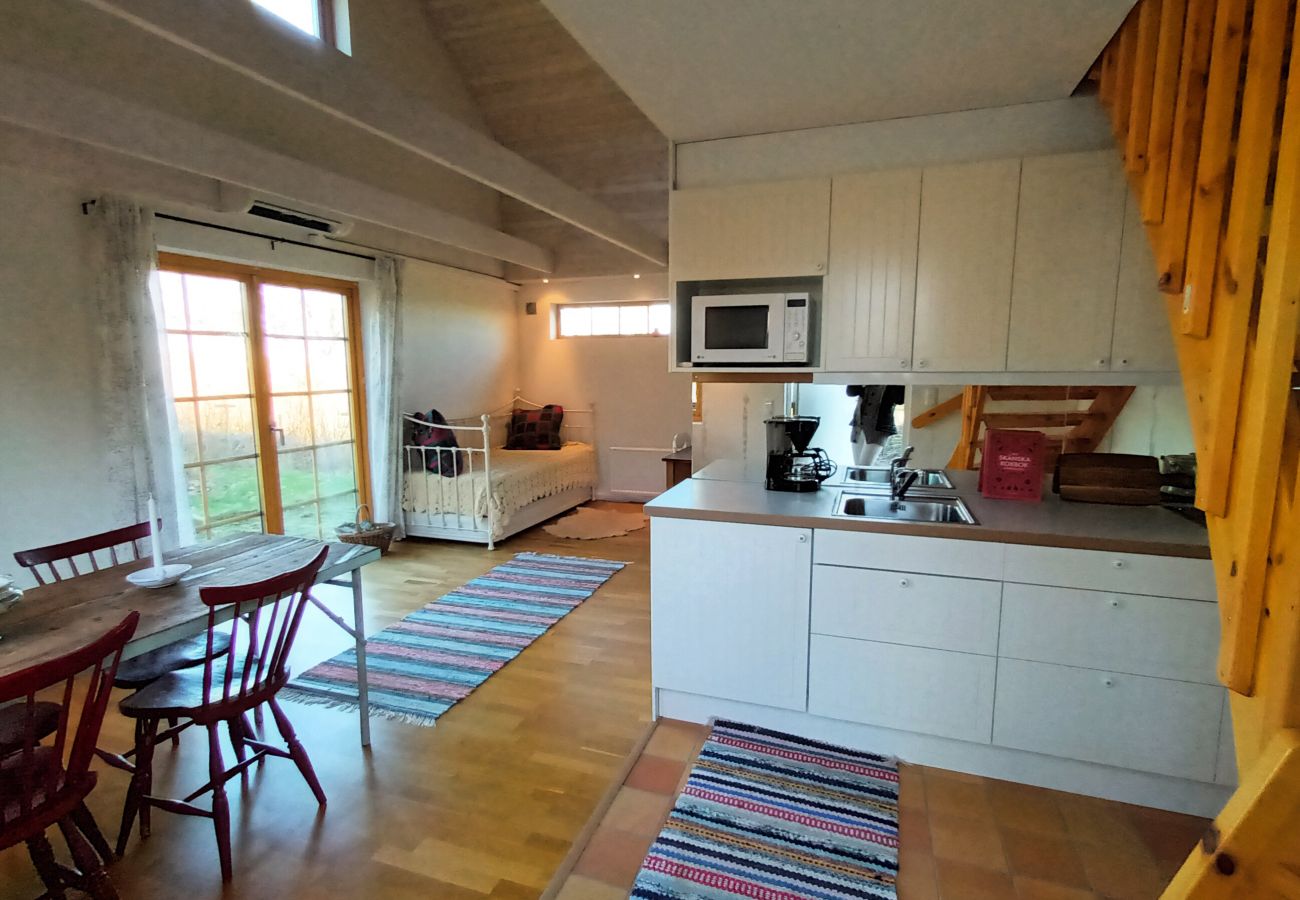 House in Gärsnäs - Cozy holiday home in Gärsnäs near Simrishamn and Österlen | SE01038