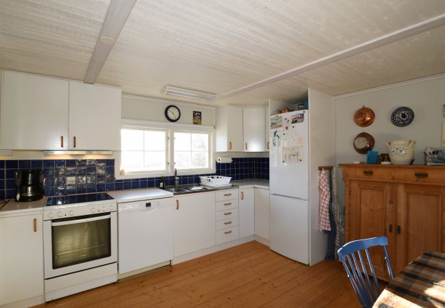 House in Färjestaden -  Cozy holiday home in the heart of Öland | SE04013