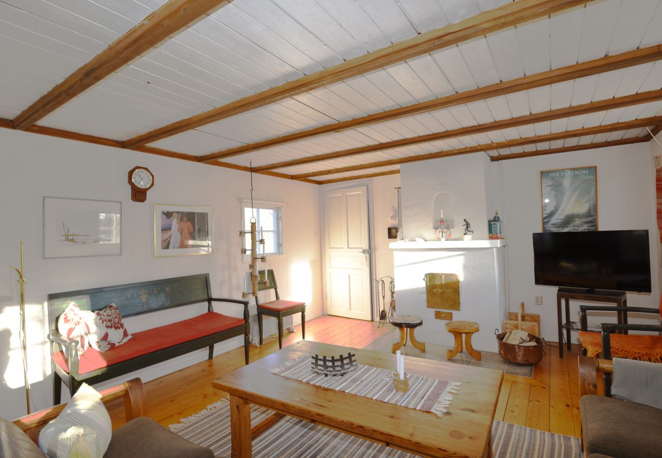 House in Färjestaden -  Cozy holiday home in the heart of Öland | SE04013