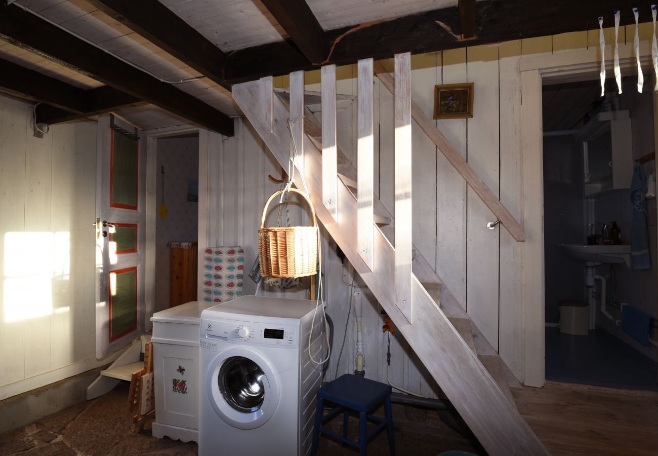 House in Färjestaden -  Cozy holiday home in the heart of Öland | SE04013