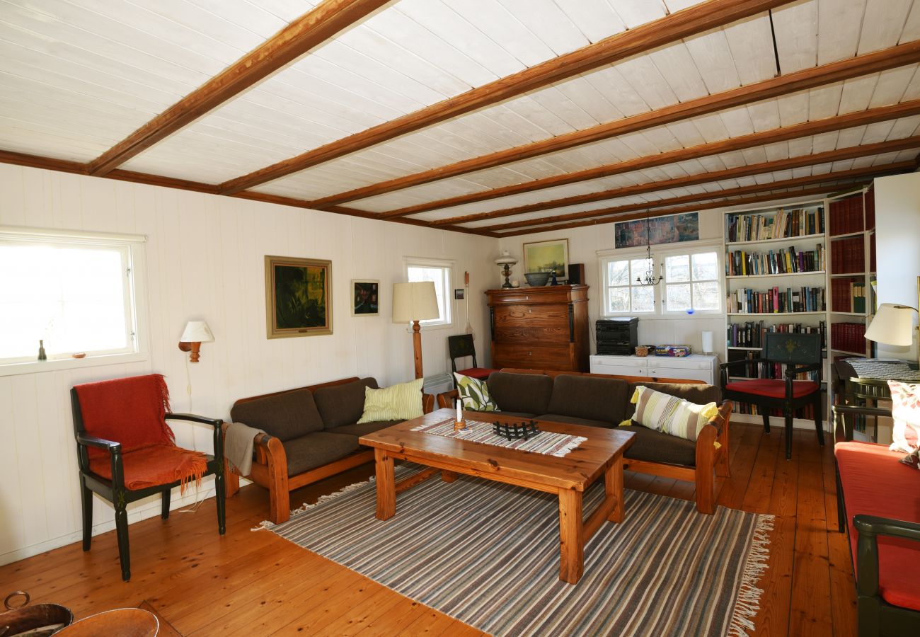 House in Färjestaden -  Cozy holiday home in the heart of Öland | SE04013
