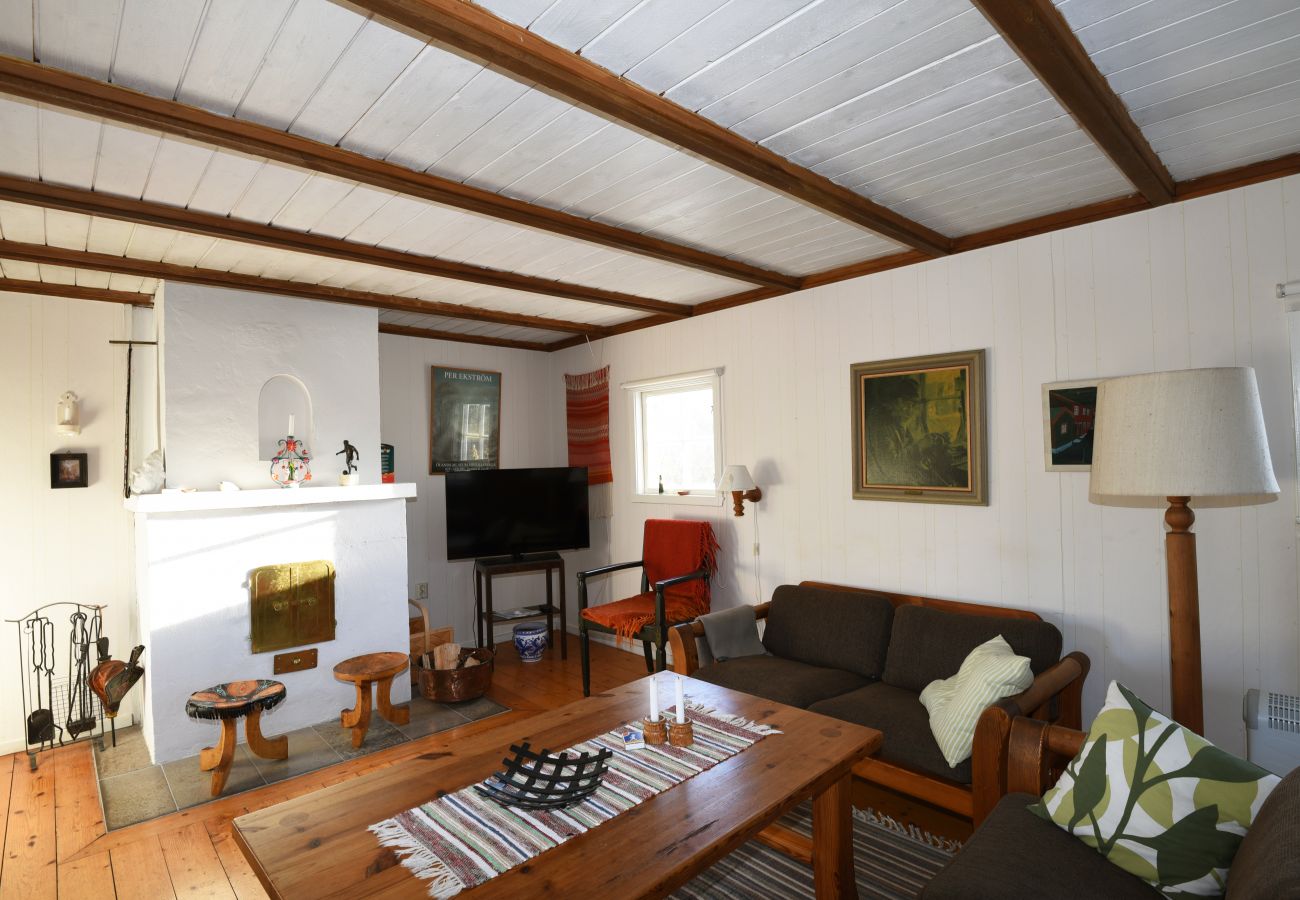 House in Färjestaden -  Cozy holiday home in the heart of Öland | SE04013