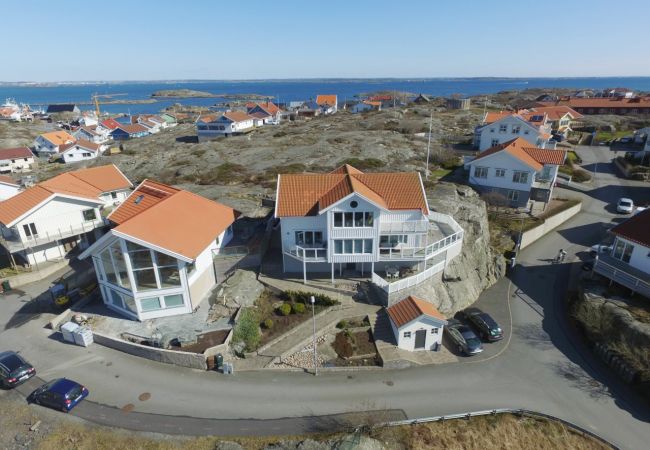 House in Fotö - Architect-designed villa with sea view on Fotö | SE09032