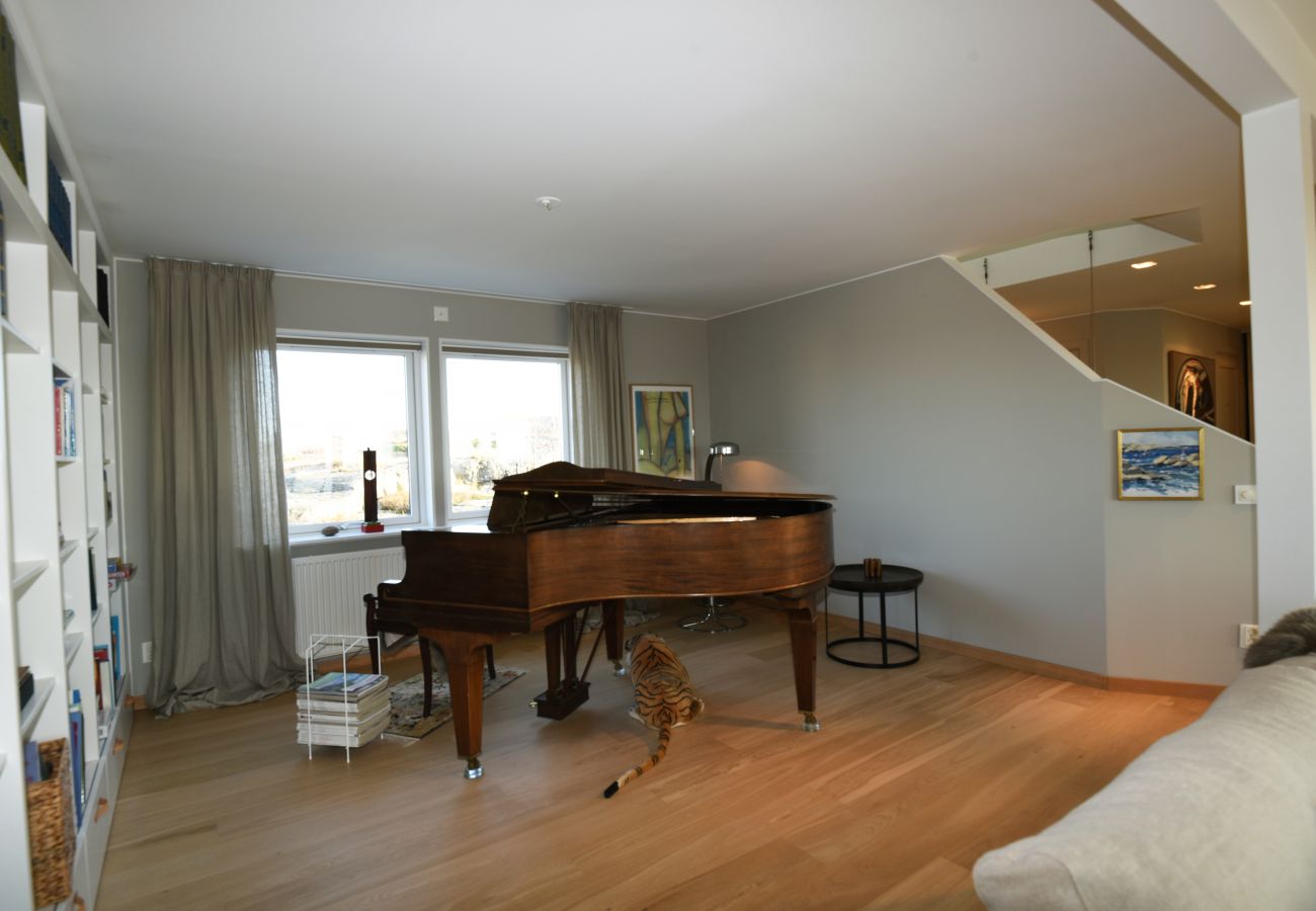 House in Fotö - Architect-designed villa with sea view on Fotö | SE09032