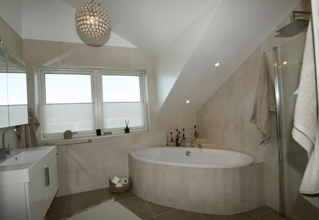 House in Fotö - Architect-designed villa with sea view on Fotö | SE09032