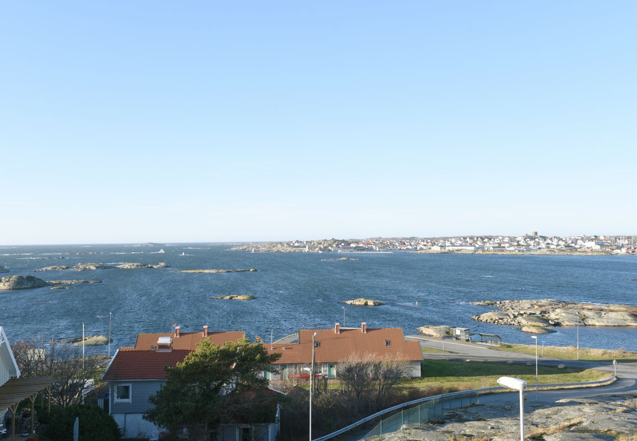 House in Fotö - Architect-designed villa with sea view on Fotö | SE09032
