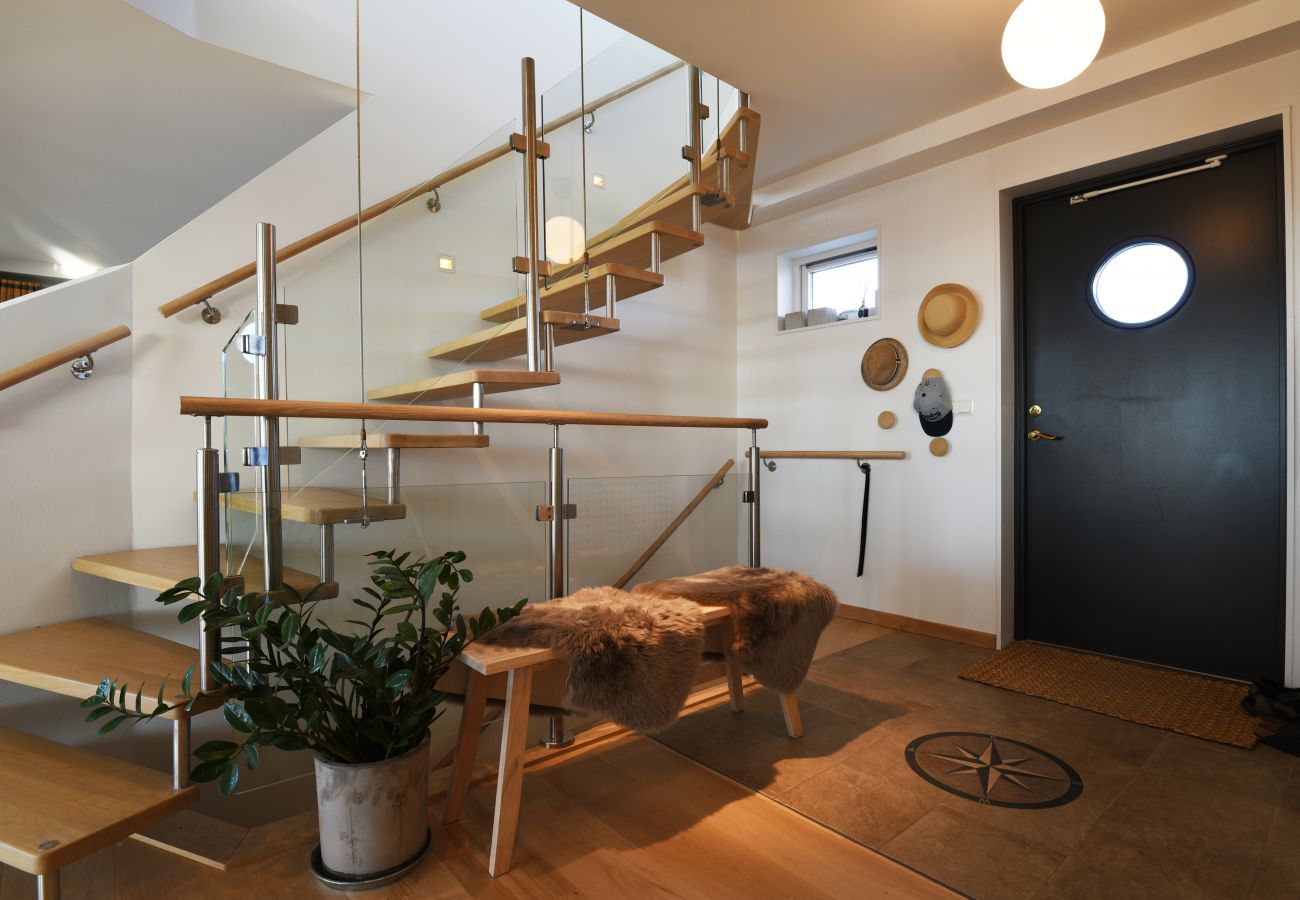House in Fotö - Architect-designed villa with sea view on Fotö | SE09032