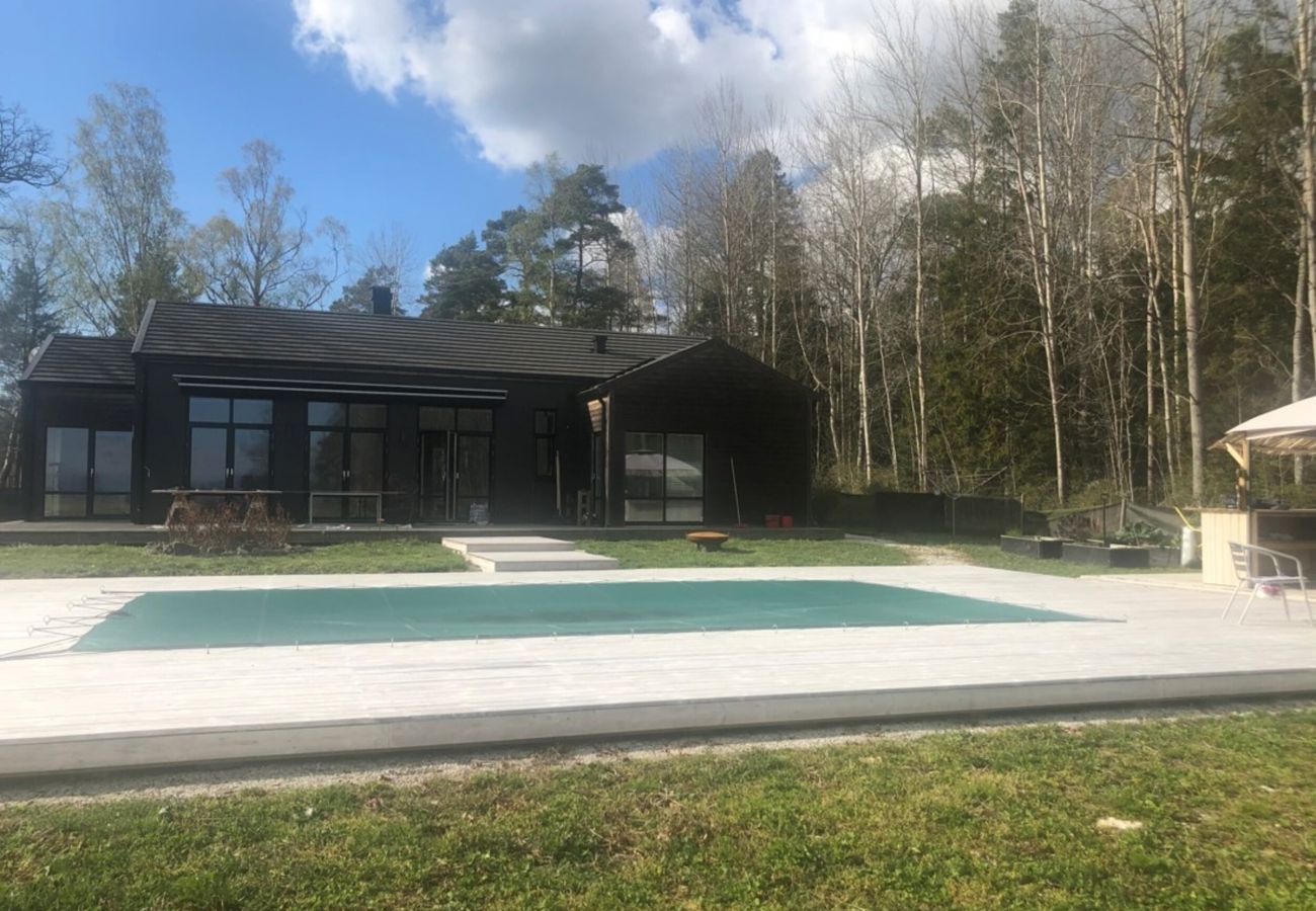 House in Romakloster - Unique house with Saltwater pool on Gotland | SE12015