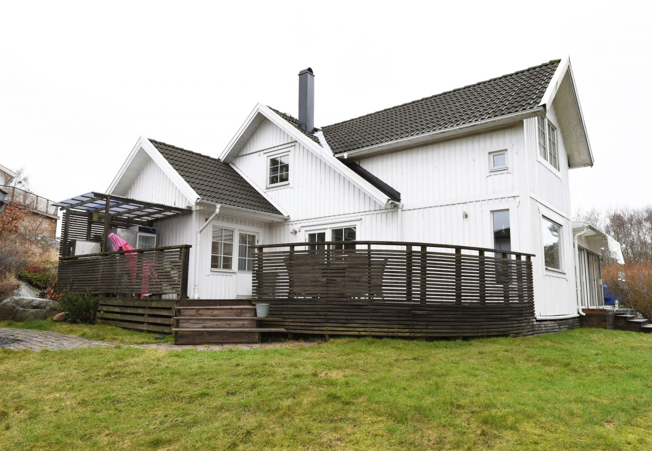 House in Torslanda - Lovely holiday home in Gothenburg near the sea | SE09033