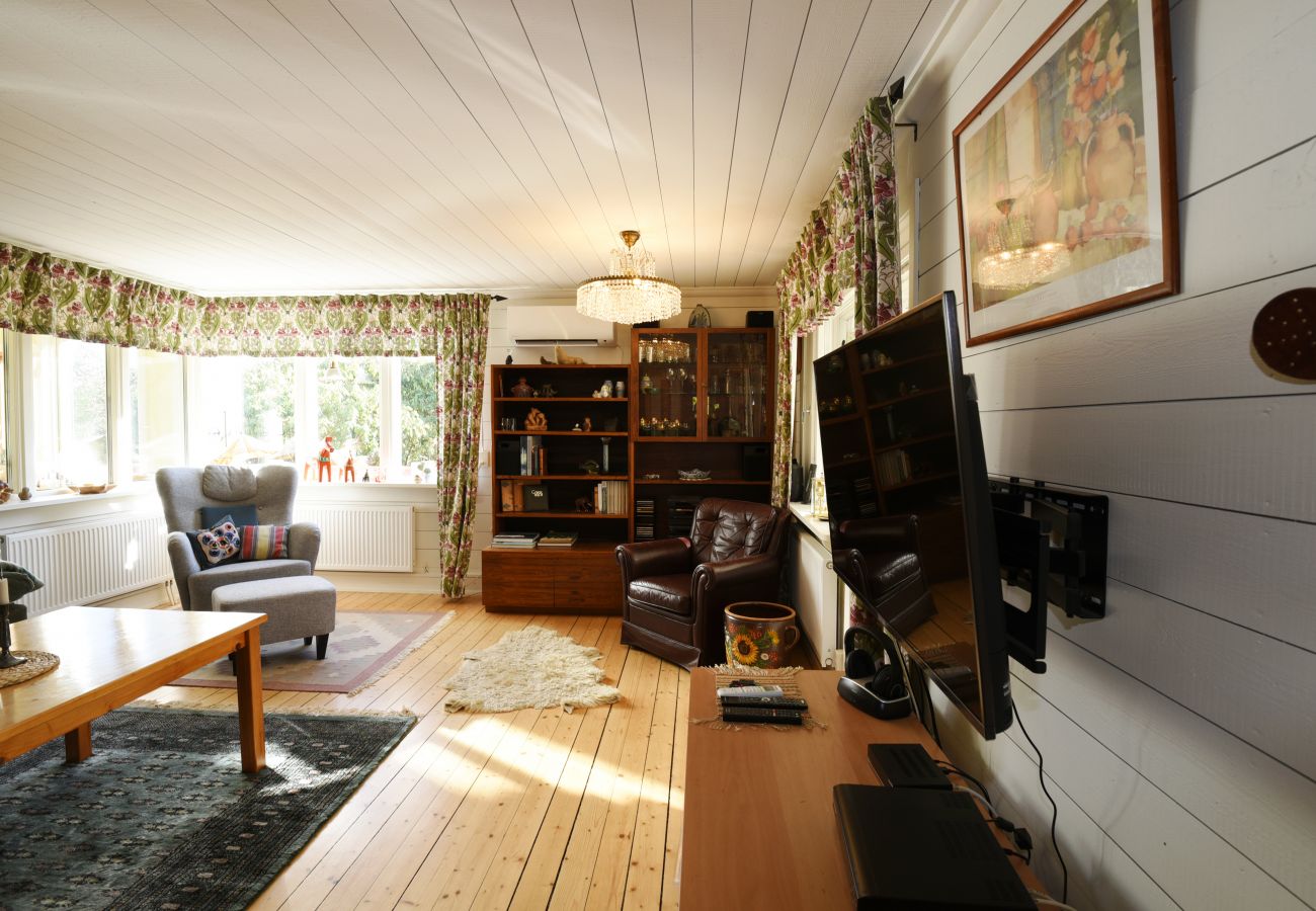 House in Landvetter - Cozy cottage with 10 beds near Landvetter | SE08045