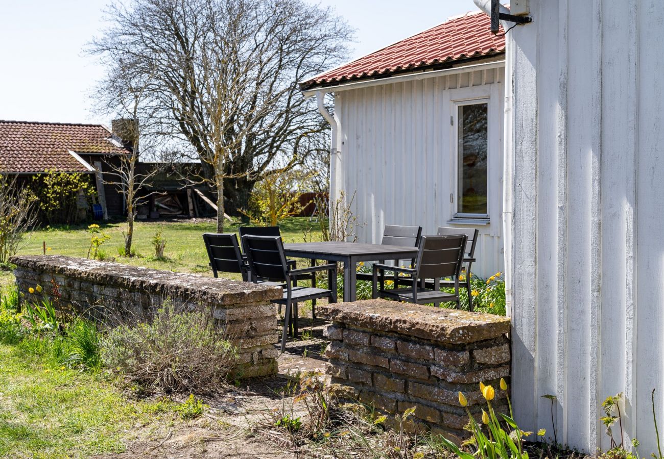 House in Mörbylånga - Pleasant cottage on Öland with a panoramic view of Kalmarsund | SE04023