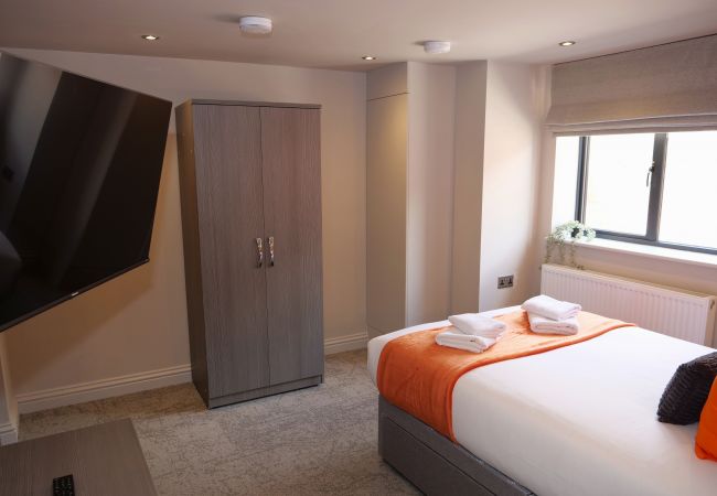 Apartment in Birmingham - ★ Silver Forge - Lux 2 Bed - 2x En Suite - Siena Suite - City Centre
