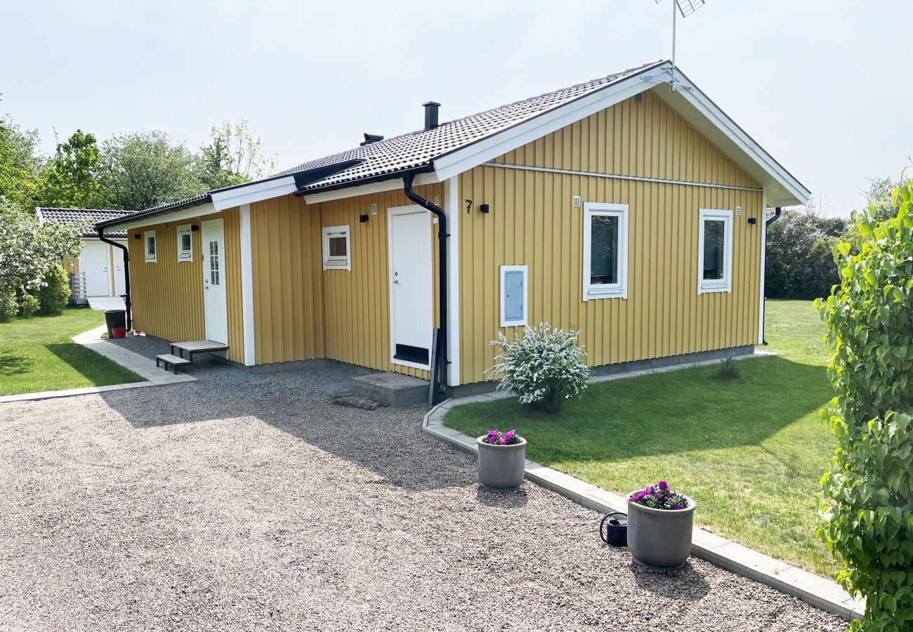 House in Färjestaden - Renovated and cozy cottage by Färjestaden | SE04026