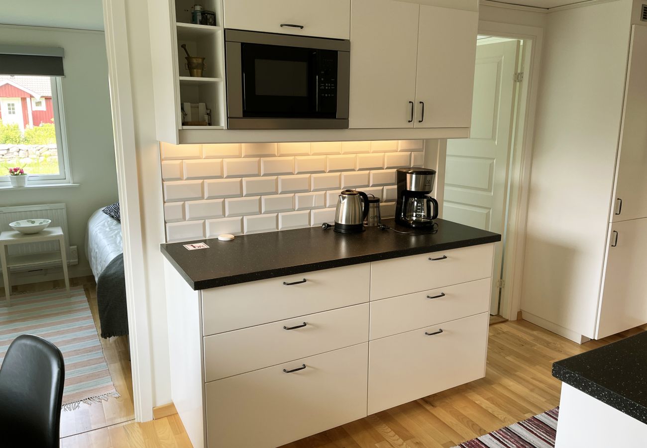 House in Färjestaden - Renovated and cozy cottage by Färjestaden | SE04026