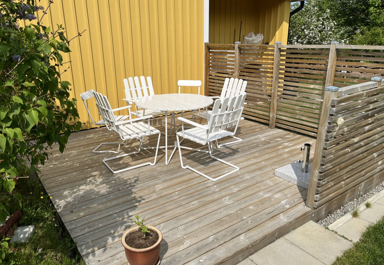 House in Färjestaden - Renovated and cozy cottage by Färjestaden | SE04026