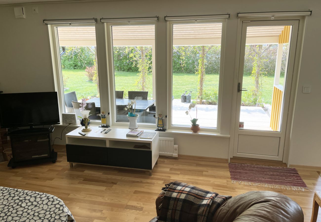 House in Färjestaden - Renovated and cozy cottage by Färjestaden | SE04026