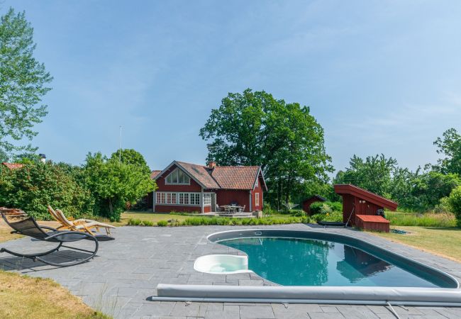  in Mölnbo - Idyllic house in Mölnbo with heated pool near Gnesta | SE13025
