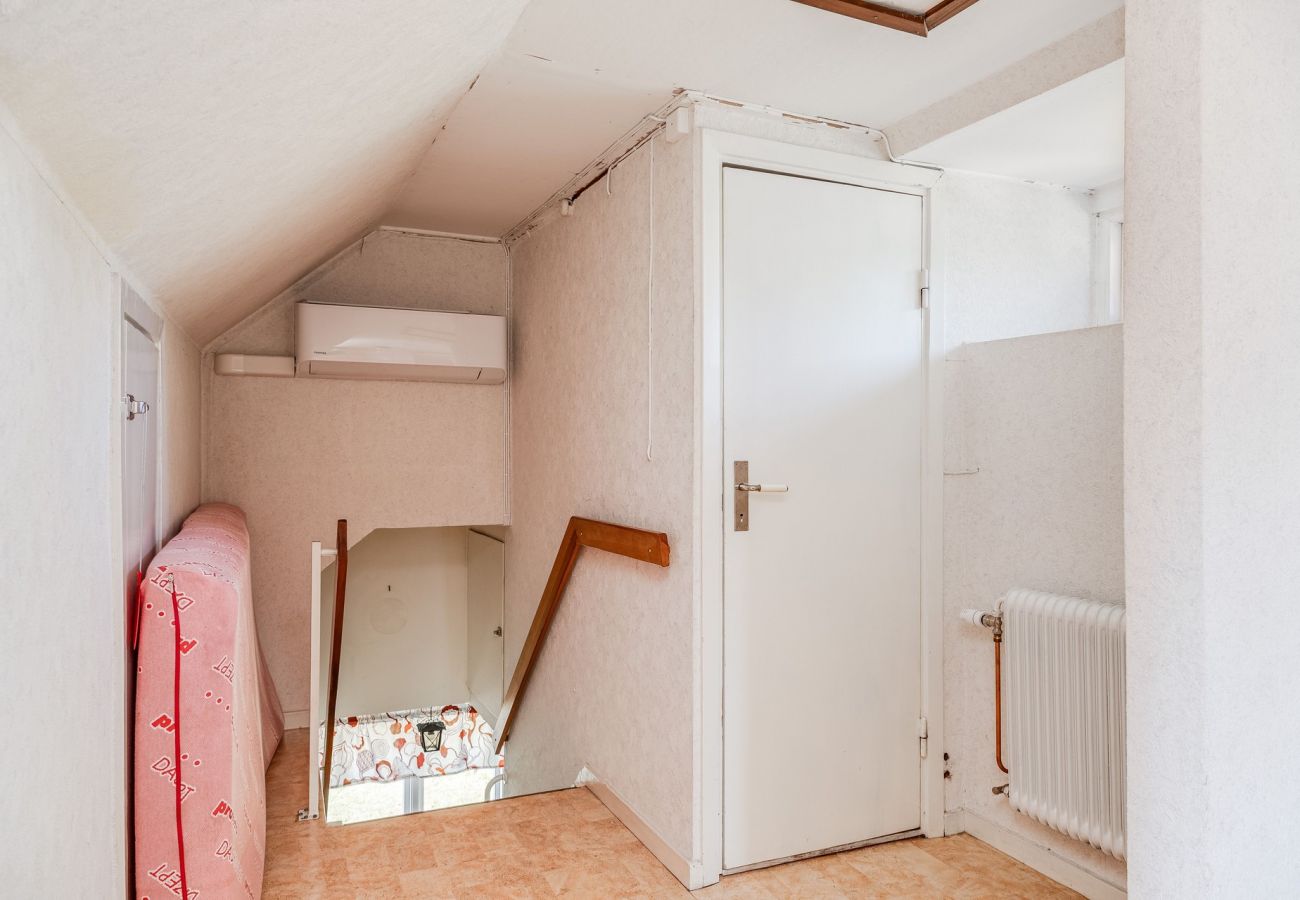 House in Oskarshamn -  Lovely holiday home with a sea view| SE05036