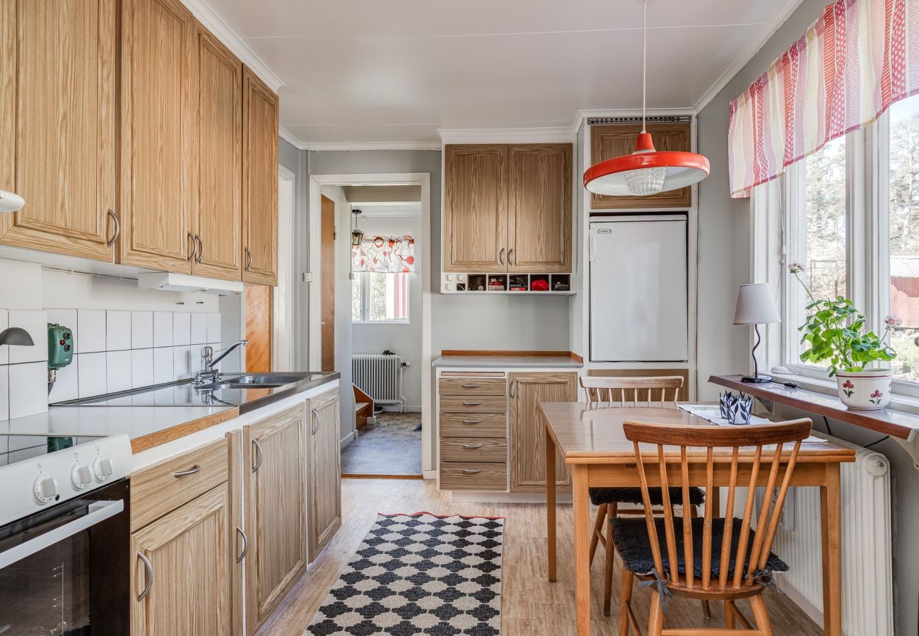House in Oskarshamn -  Lovely holiday home with a sea view| SE05036