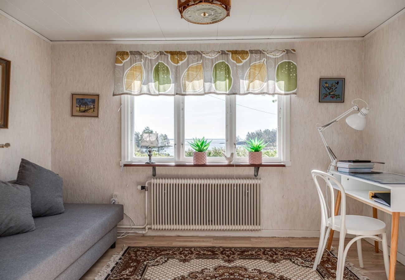 House in Oskarshamn -  Lovely holiday home with a sea view| SE05036