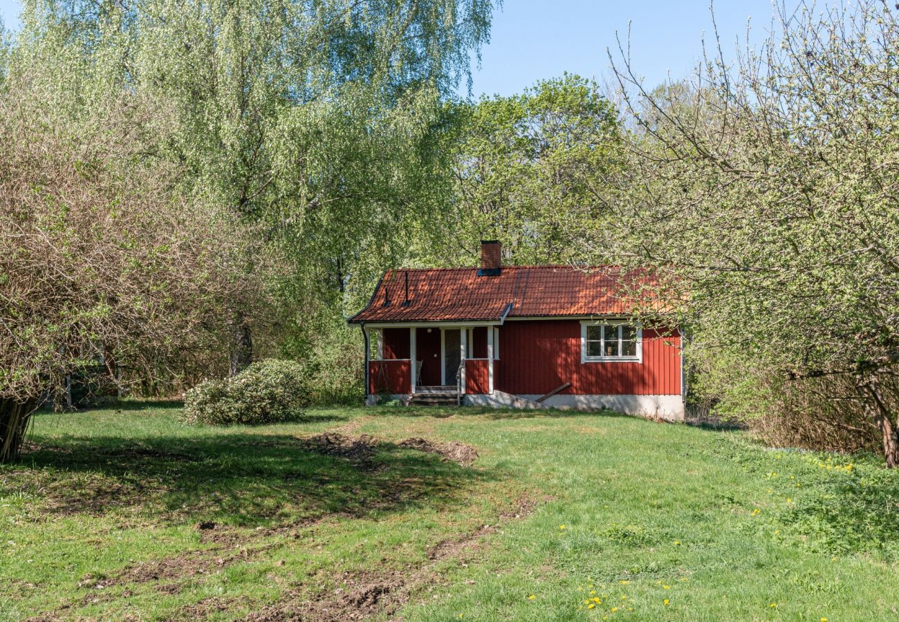 House in Nykvarn - Cozy house with secluded location in Taxinge Edetorp, Nykvarn | SE13024.