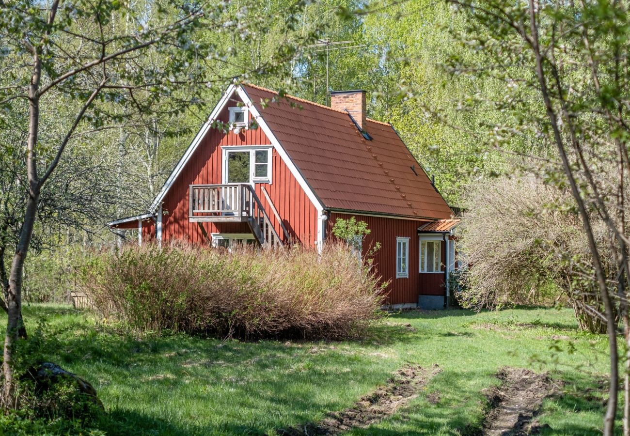 House in Nykvarn - Cozy house with secluded location in Taxinge Edetorp, Nykvarn | SE13024.