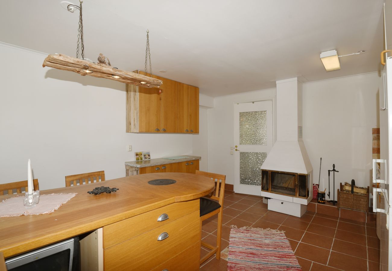Apartment in Lärbro - Cozy cottage on Gotland with sauna near salty baths | SE12017