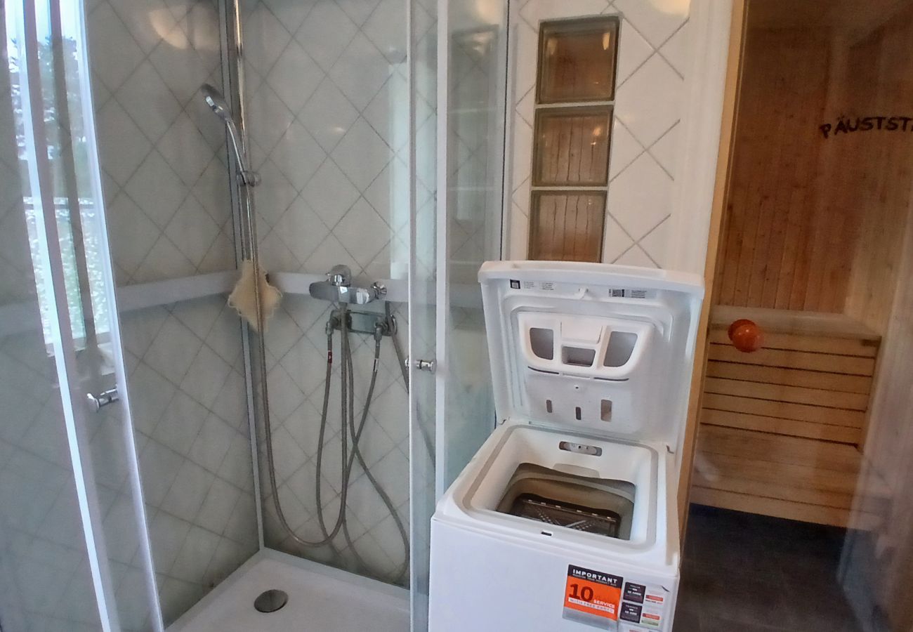 Apartment in Lärbro - Cozy cottage on Gotland with sauna near salty baths | SE12017