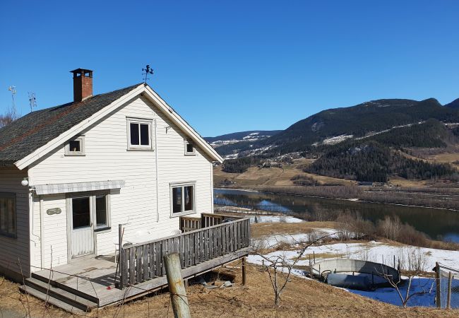 House in Fåvang - Cozy cottage in Fåvang by mountains and fjord | NO08001