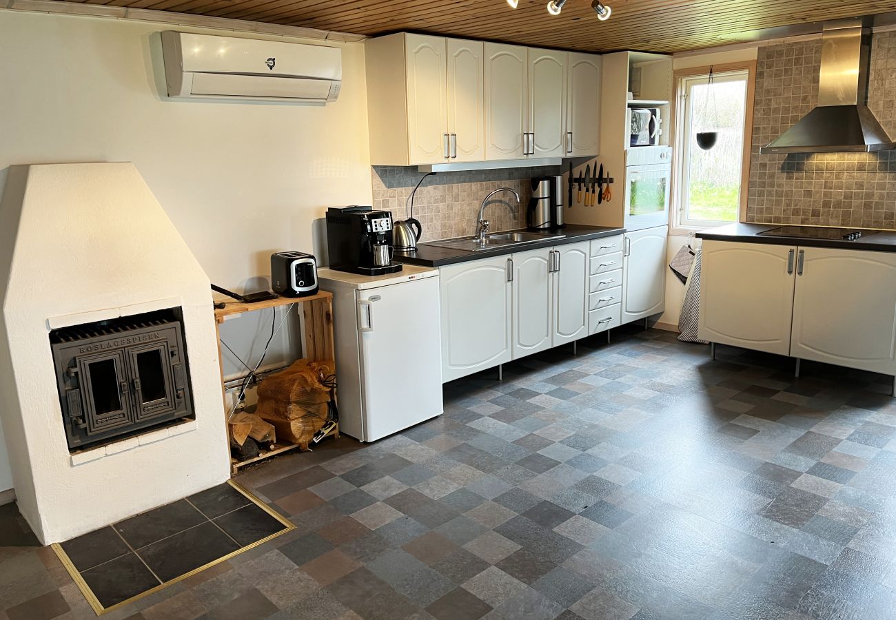 House in Bergkvara - Nice holiday home in Skäppevik with sea view | SE05037