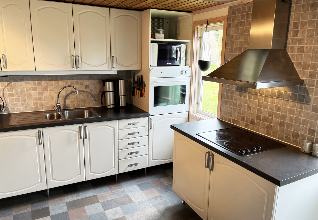House in Bergkvara - Nice holiday home in Skäppevik with sea view | SE05037