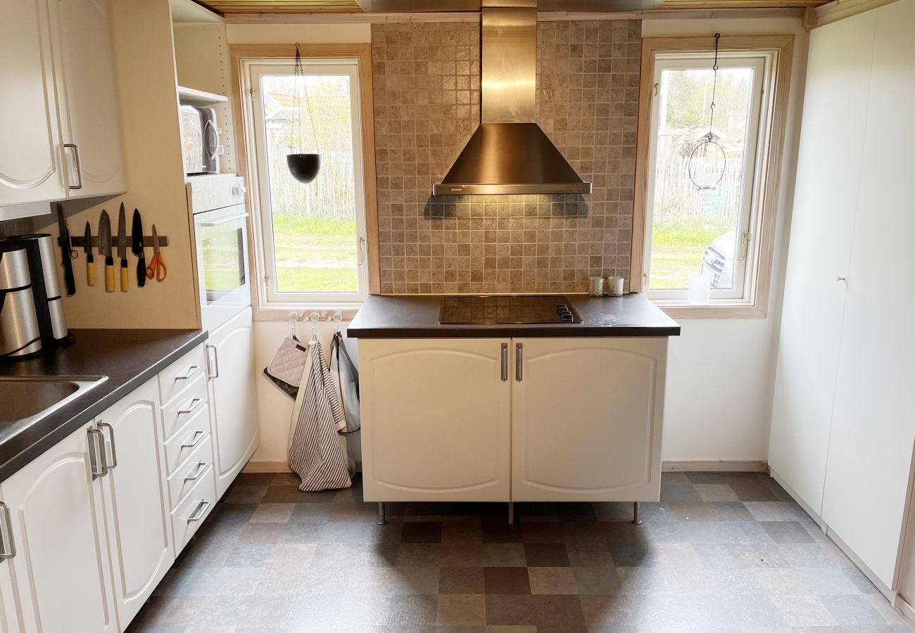 House in Bergkvara - Nice holiday home in Skäppevik with sea view | SE05037
