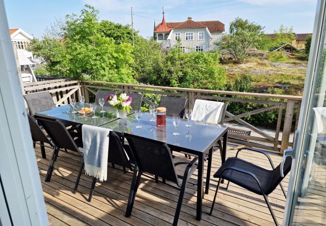 House in Hönö - Spacious archipelago house for two families, Hönö | SE09036