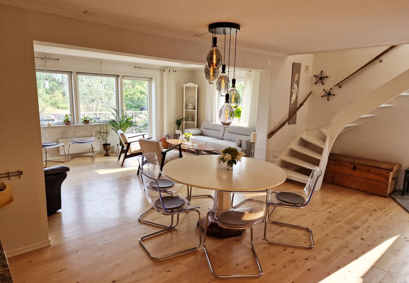House in Hönö - Spacious archipelago house for two families, Hönö | SE09036