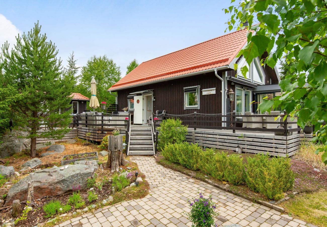 House in Axmar - Holiday home in Axmar, Gävle with 10 beds | SE20004